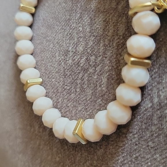 Cream Glass Beaded Leopard Print Charm Stretch Mobwife Bracelet - Picture 4 of 5